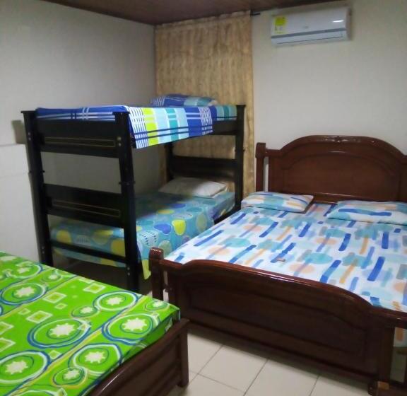 בית מלון כפרי Colonial Inn