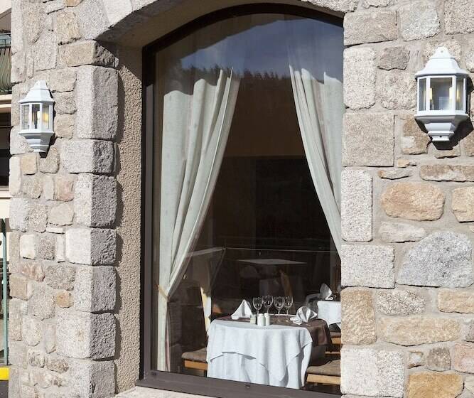 호텔 Logis Hôtel Des Sapins