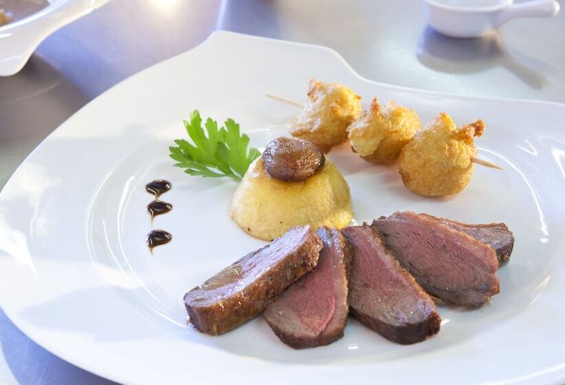 호텔 Logis Hôtel Des Sapins