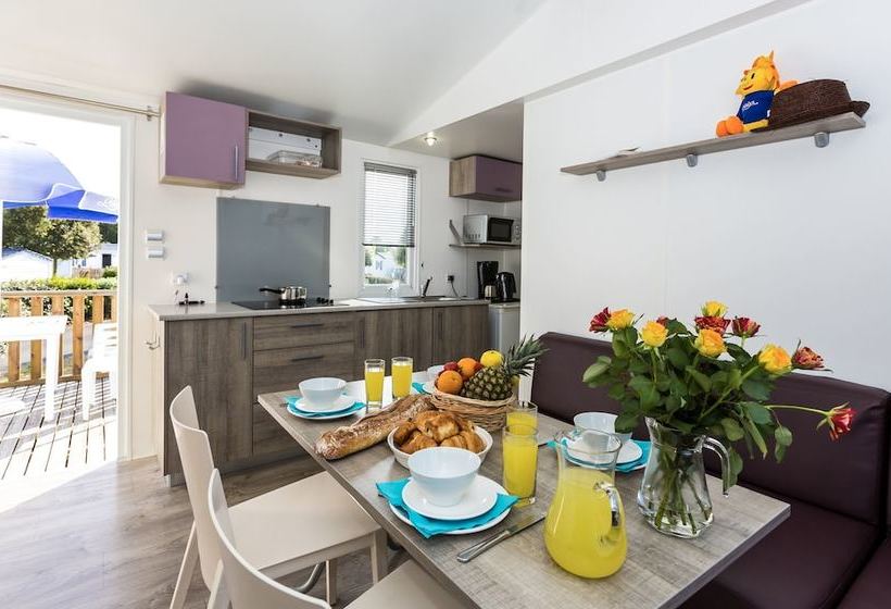 Отель Domaine Résidentiel De Plein Air Odalys Etang De Besse