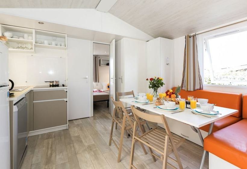 Отель Domaine Résidentiel De Plein Air Odalys Etang De Besse