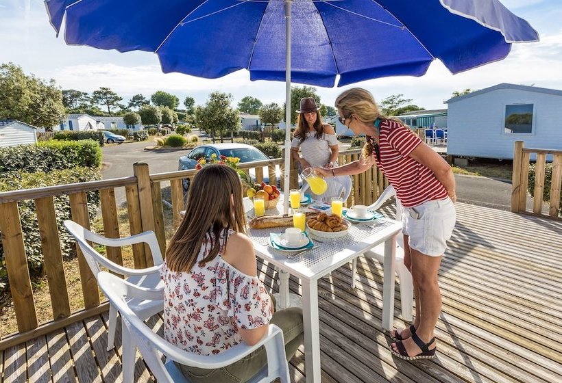 Отель Domaine Résidentiel De Plein Air Odalys Etang De Besse