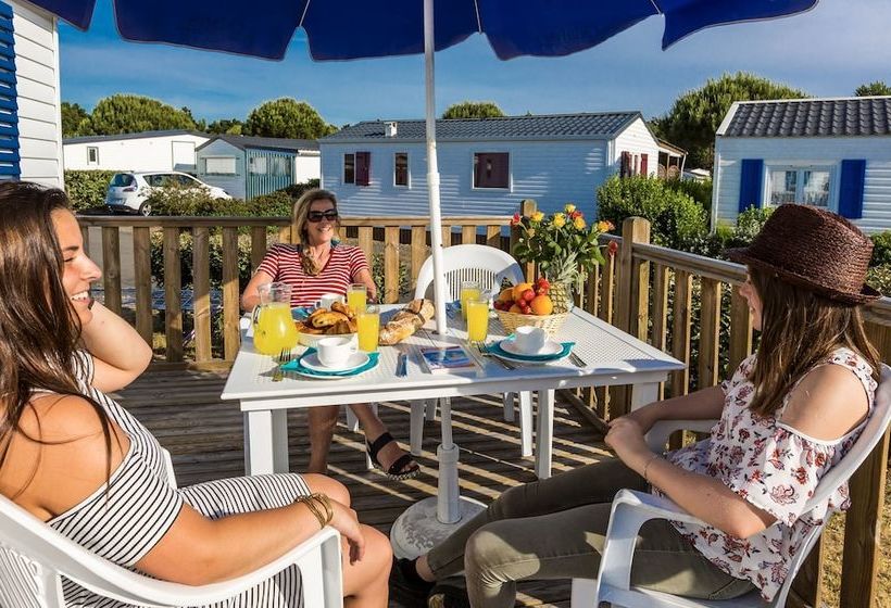 Отель Domaine Résidentiel De Plein Air Odalys Etang De Besse