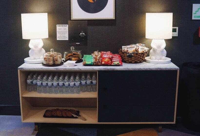 هتل Holiday Inn & Suites Nashville Downtown Broadway