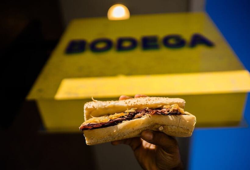 בית מלון כפרי Holiday Inn & Suites Nashville Downtown Broadway