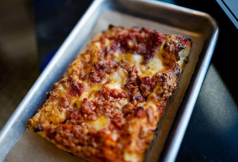 هتل Holiday Inn & Suites Nashville Downtown Broadway