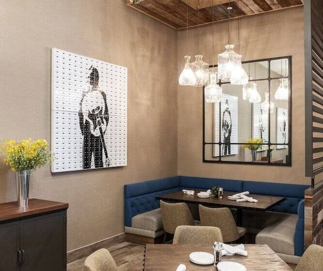 בית מלון כפרי Holiday Inn & Suites Nashville Downtown Broadway