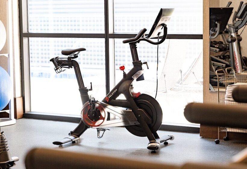 בית מלון כפרי Holiday Inn & Suites Nashville Downtown Broadway