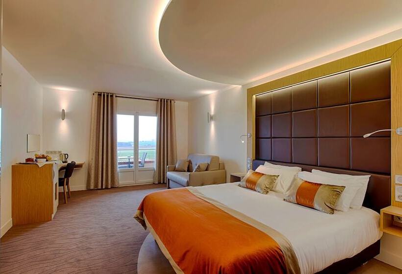 Отель Hôtel Restaurant & Spa Le Val Moret