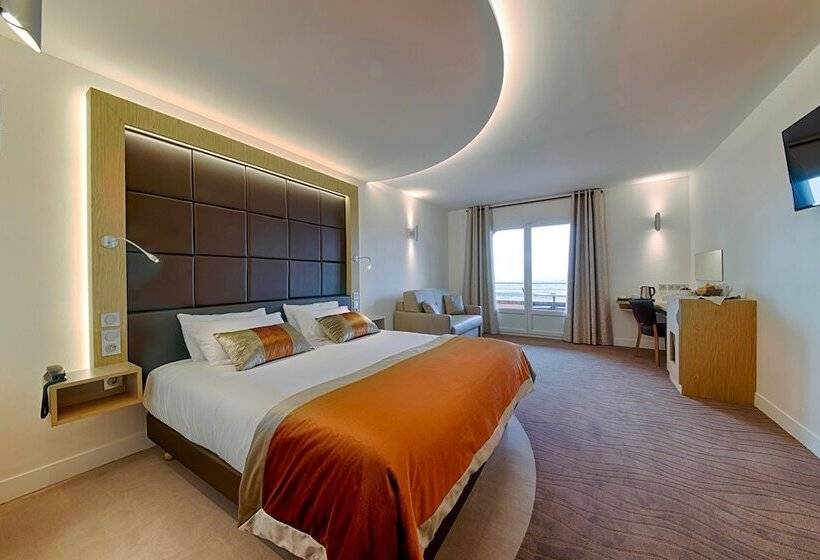 Отель Hôtel Restaurant & Spa Le Val Moret