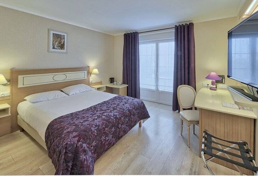 Отель Hôtel Restaurant & Spa Le Val Moret