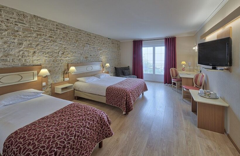 Отель Hôtel Restaurant & Spa Le Val Moret