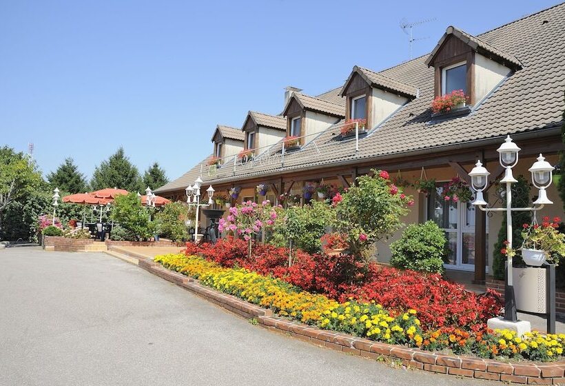 Отель Hôtel Restaurant & Spa Le Val Moret