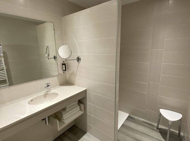 Отель Hôtel Restaurant & Spa Le Val Moret