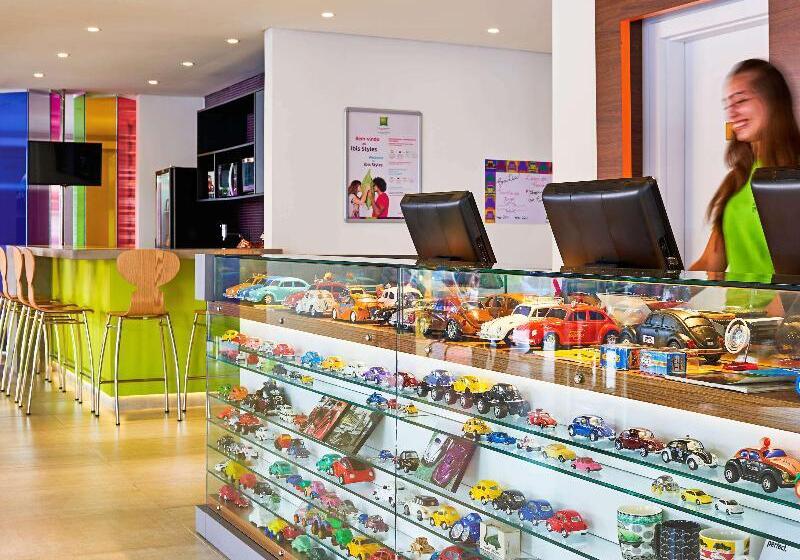 ホテル Ibis Styles Balneario Camboriu  1 Quadra Do Mar