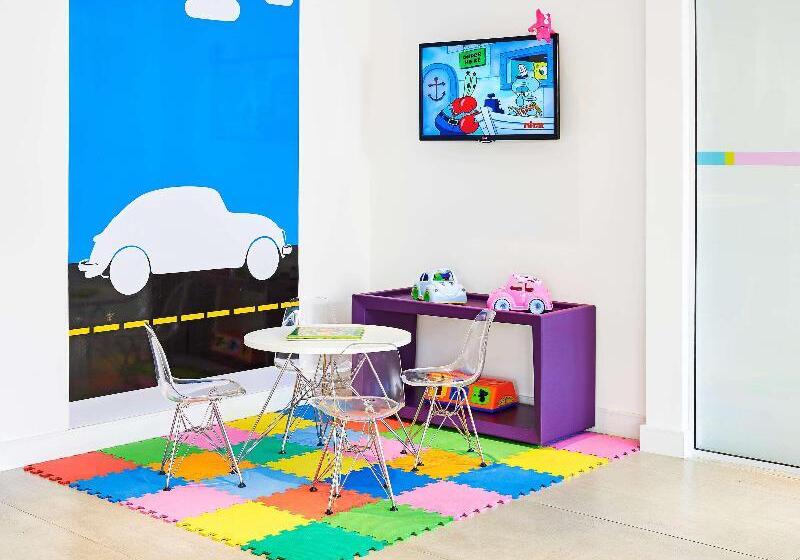 ホテル Ibis Styles Balneario Camboriu 1 Quadra Do Mar