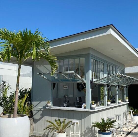 Отель Kanvaz Village Resort Seminyak