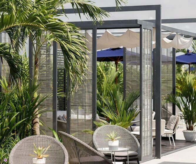 Отель Kanvaz Village Resort Seminyak