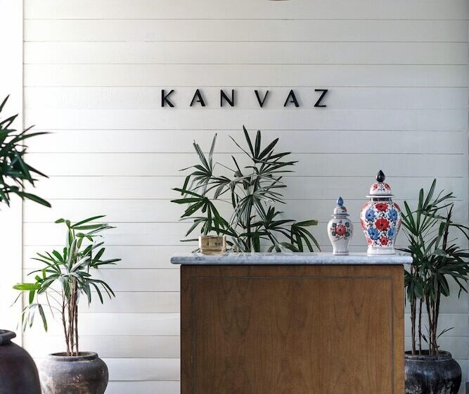 Отель Kanvaz Village Resort Seminyak
