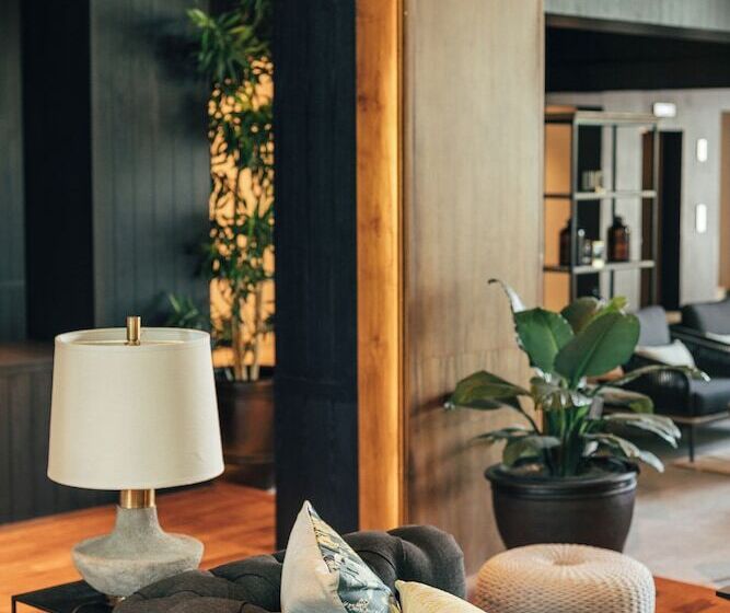 Отель Kanvaz Village Resort Seminyak