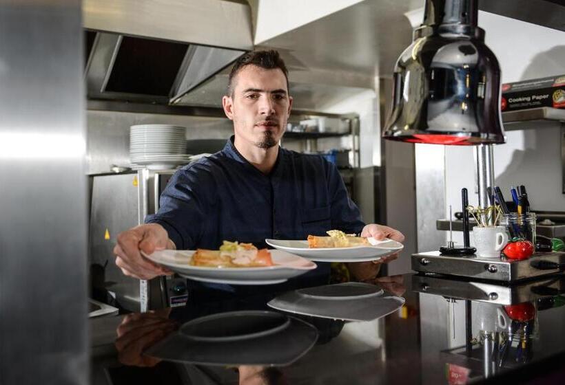 Отель L Auberg Ine   Maison Glenn Anna