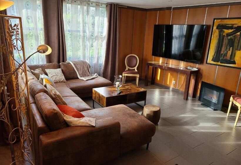 בית מלון כפרי Les Grands Frênes