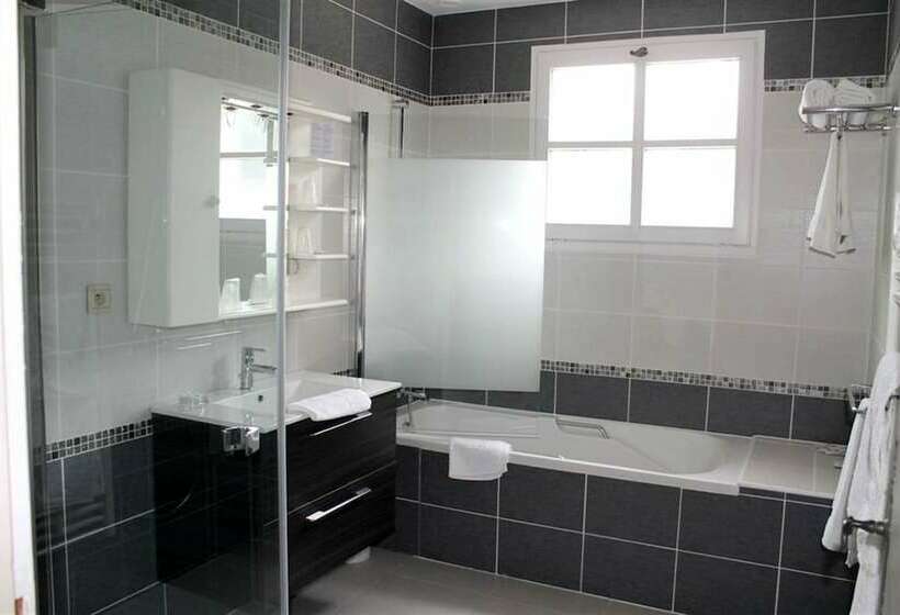 Logis Hotel La Croix Du Sud