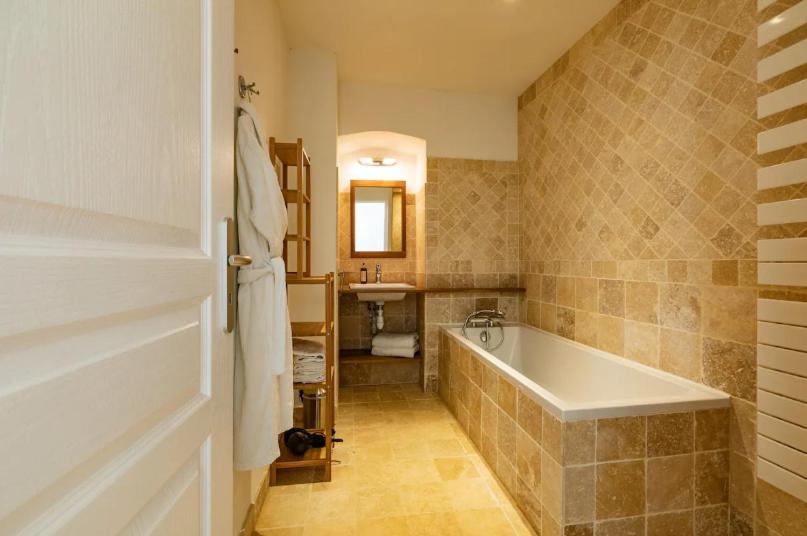 בית מלון כפרי Le Castel Pierre   Maison Privée 4 étoiles   18 Personnes