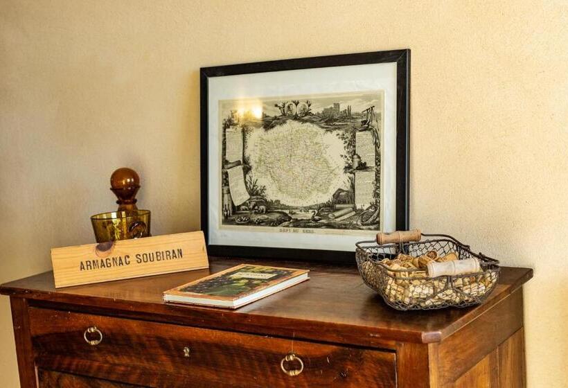 בית מלון כפרי Le Castel Pierre   Maison Privée 4 étoiles   18 Personnes