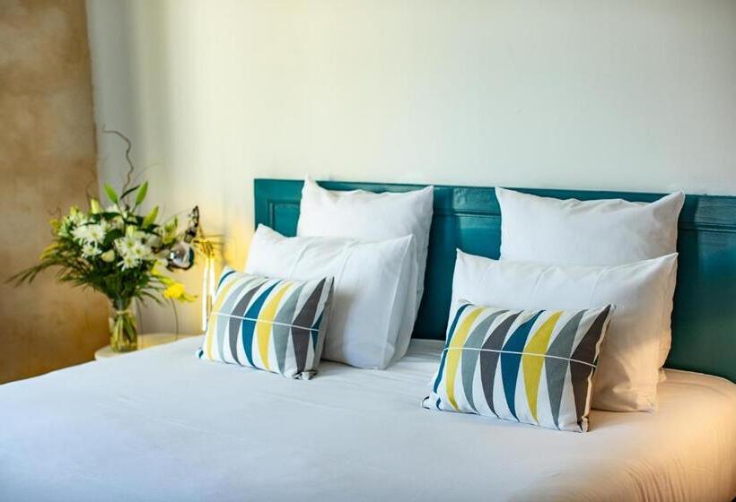 בית מלון כפרי Le Castel Pierre   Maison Privée 4 étoiles   18 Personnes