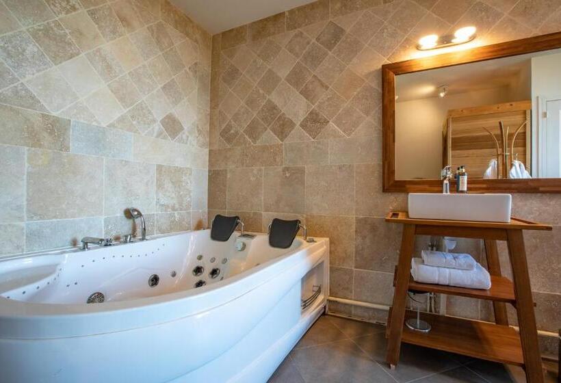 בית מלון כפרי Le Castel Pierre   Maison Privée 4 étoiles   18 Personnes