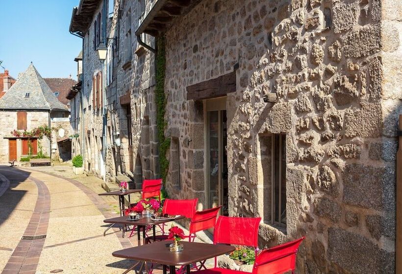 호텔 Logis Auberge De La Tour   Hôtel & Restaurants