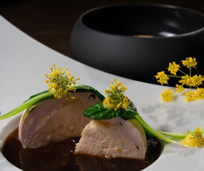 호텔 Logis Auberge De La Tour   Hôtel & Restaurants