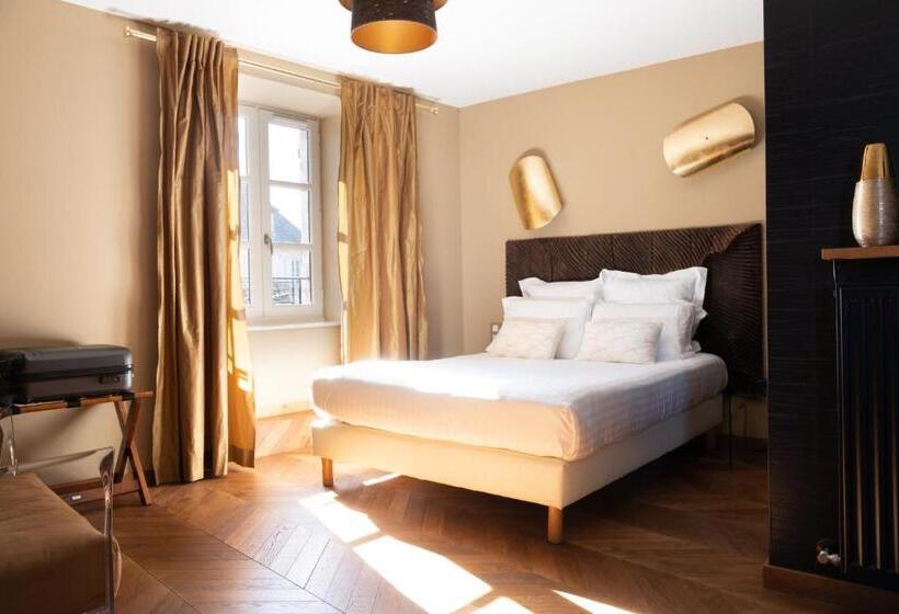 호텔 Logis Auberge De La Tour   Hôtel & Restaurants