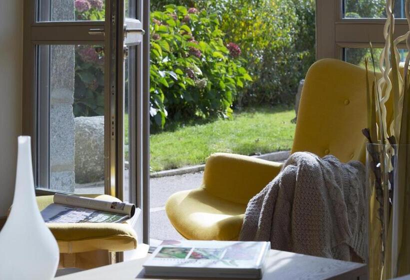 호텔 Logis Auberge De La Tour   Hôtel & Restaurants