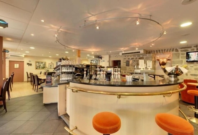 فندق Auberge De La Xaintrie