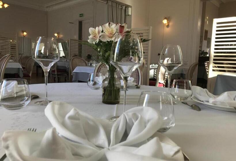 فندق Logis  Hostellerie Le Chatel Nangis