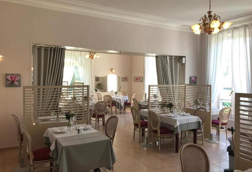 فندق Logis  Hostellerie Le Chatel Nangis