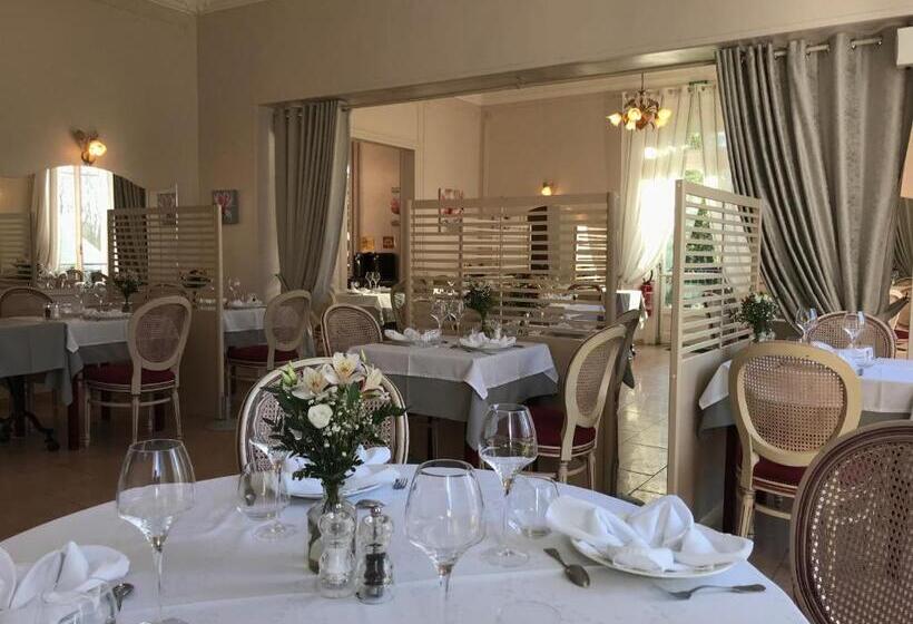 فندق Logis  Hostellerie Le Chatel Nangis