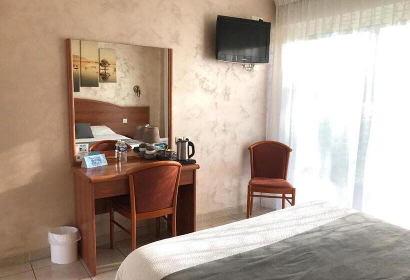 فندق Logis  Hostellerie Le Chatel Nangis