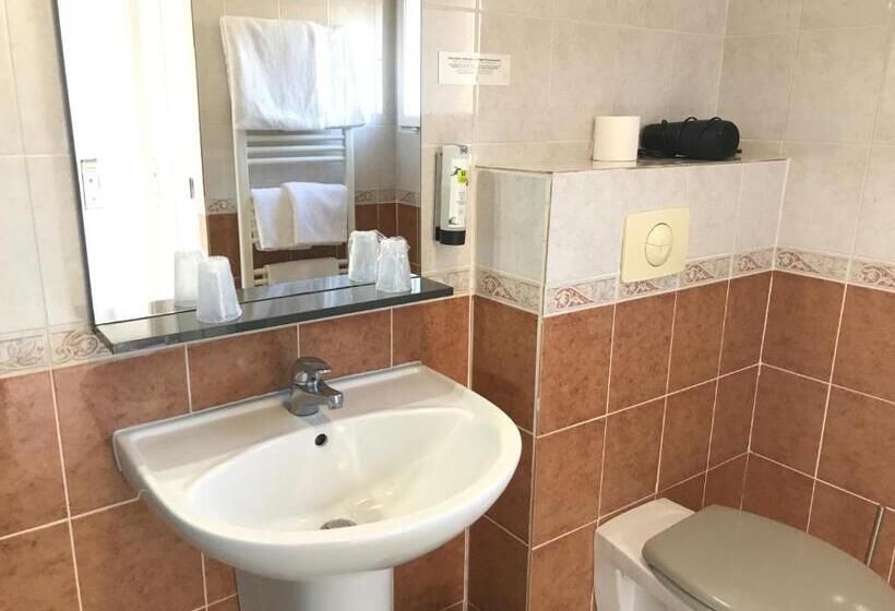 فندق Logis  Hostellerie Le Chatel Nangis