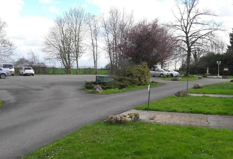 فندق Logis  Hostellerie Le Chatel Nangis