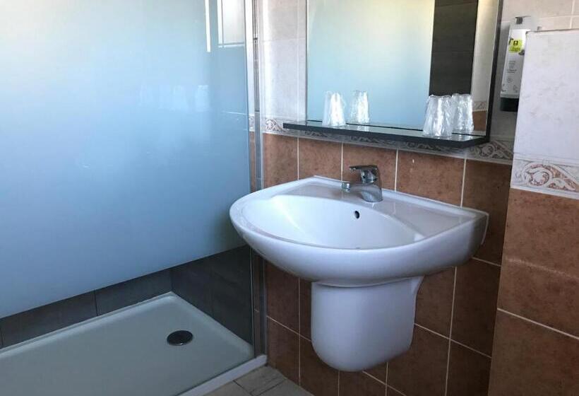 فندق Logis  Hostellerie Le Chatel Nangis