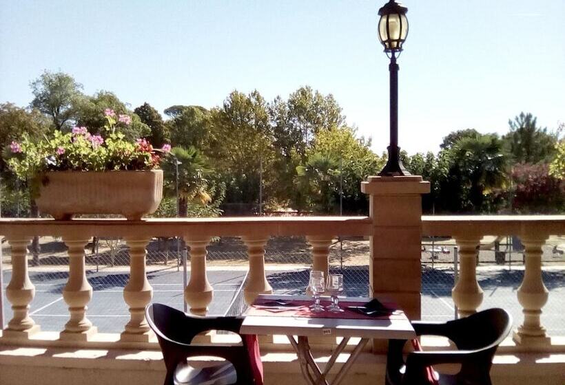 ホテル Logis Hôtel & Restaurant Le Pardaillan