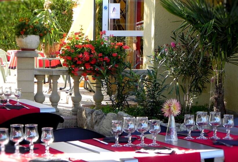 ホテル Logis Hôtel & Restaurant Le Pardaillan