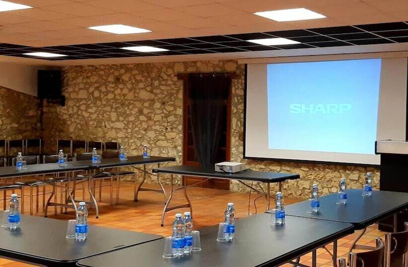 Отель Logis Hôtel & Restaurant Le Pardaillan