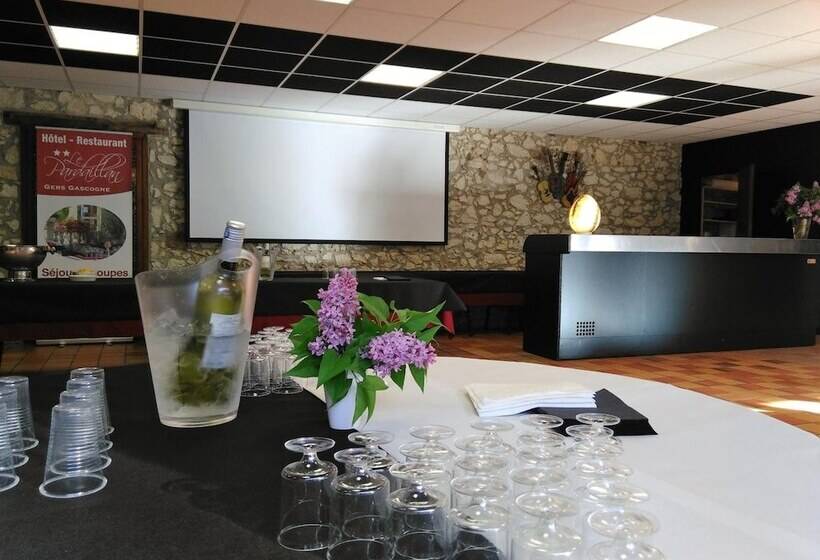 ホテル Logis Hôtel & Restaurant Le Pardaillan