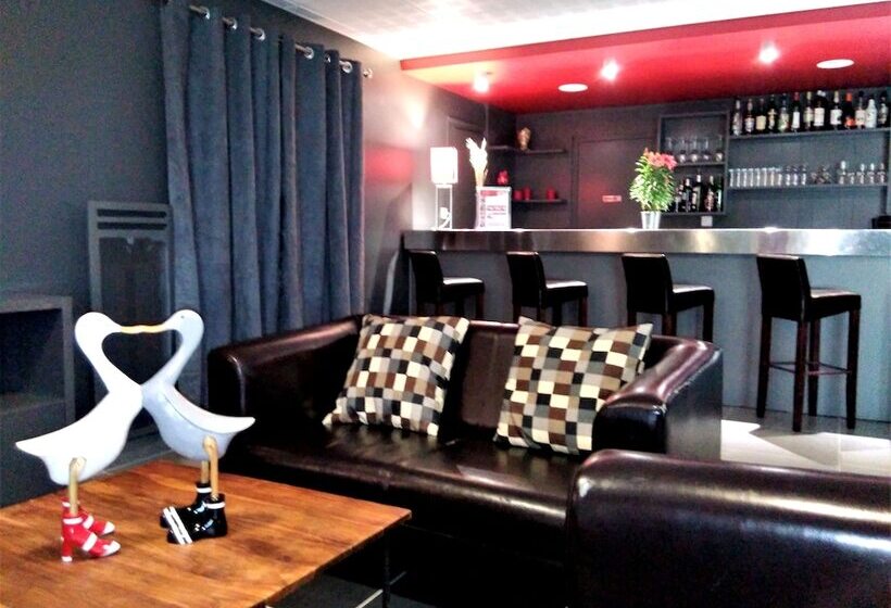 ホテル Logis Hôtel & Restaurant Le Pardaillan