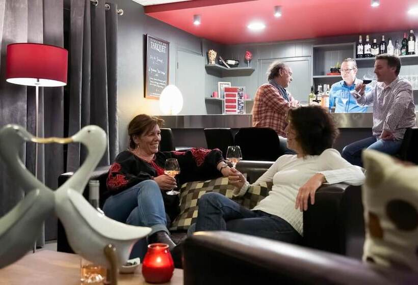 ホテル Logis Hôtel & Restaurant Le Pardaillan