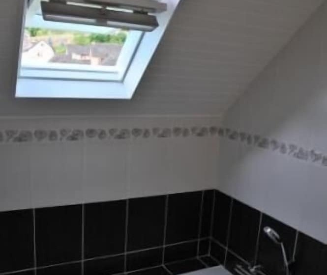 호텔 Logis Hôtel Restaurant L Auberge Du Chateau